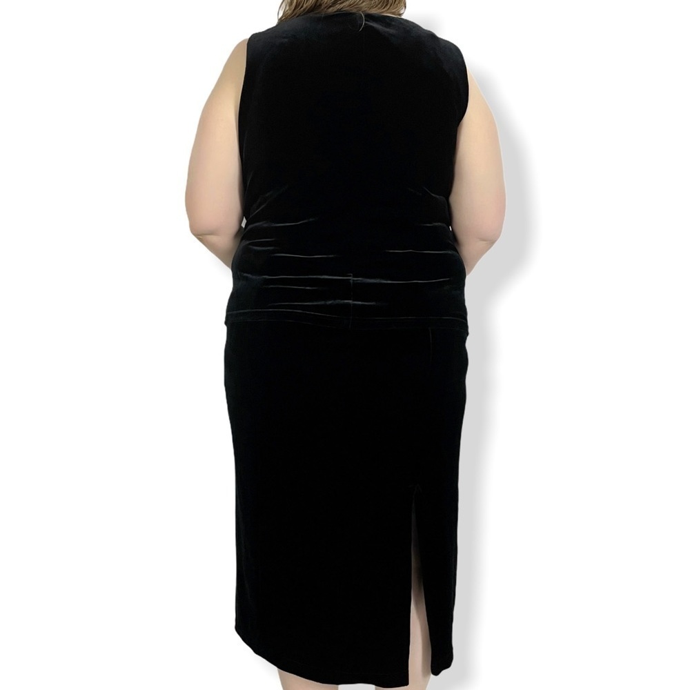 3/$30 ⭐️ 𝅺vintage Black Sleeveless MIDI Velvet Dress - Picture 2 of 4